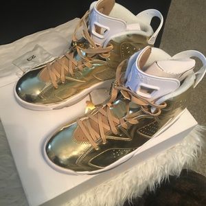 Nike Air Jordan Retro 6 metallic gold/white